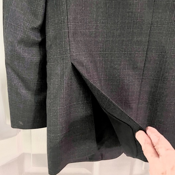 Jos A Bank Wool plaid suit jacket. Sz 40 regular. Blue/Grey. - Picture 4 of 11